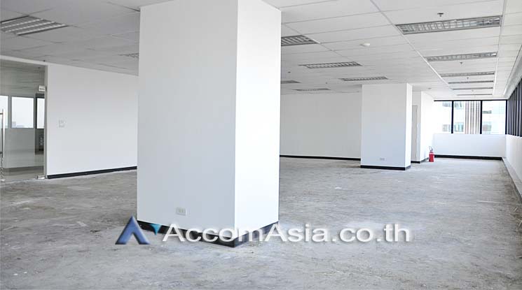  1  Office Space For Rent in Ratchadaphisek ,Bangkok MRT Sutthisan at Muangthai Phatra Complex AA14818